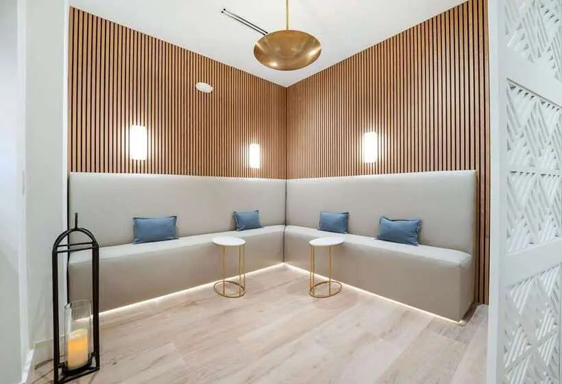 THesis Hotel Miami Coral Gables, Curio Collection by Hilton