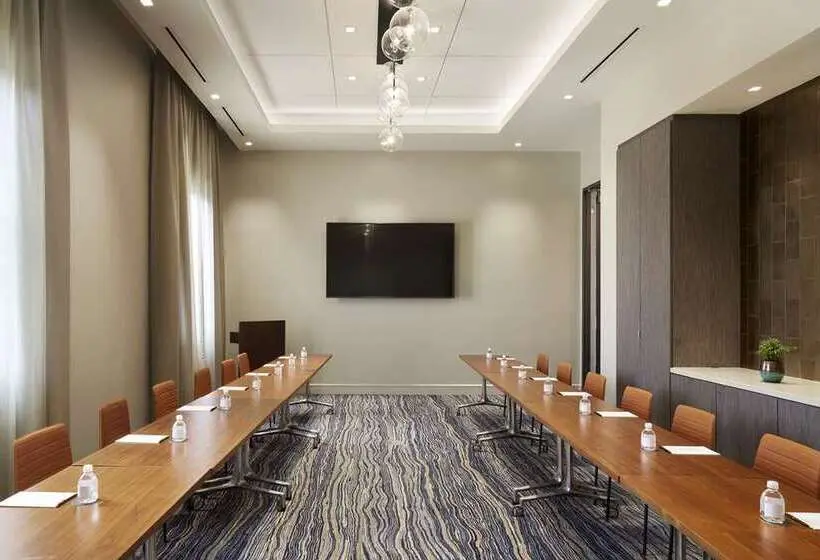 THesis Hotel Miami Coral Gables, Curio Collection by Hilton