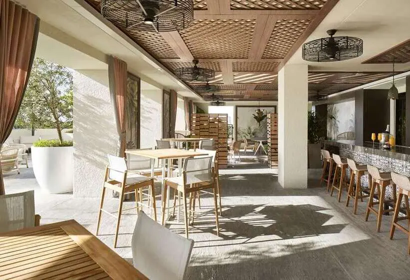 THesis Hotel Miami Coral Gables, Curio Collection by Hilton