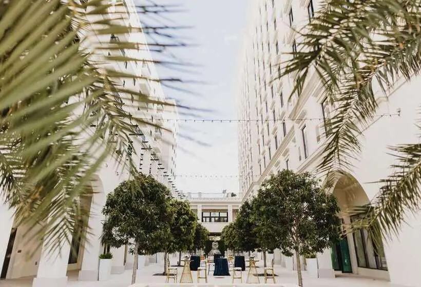 THesis Hotel Miami Coral Gables, Curio Collection by Hilton