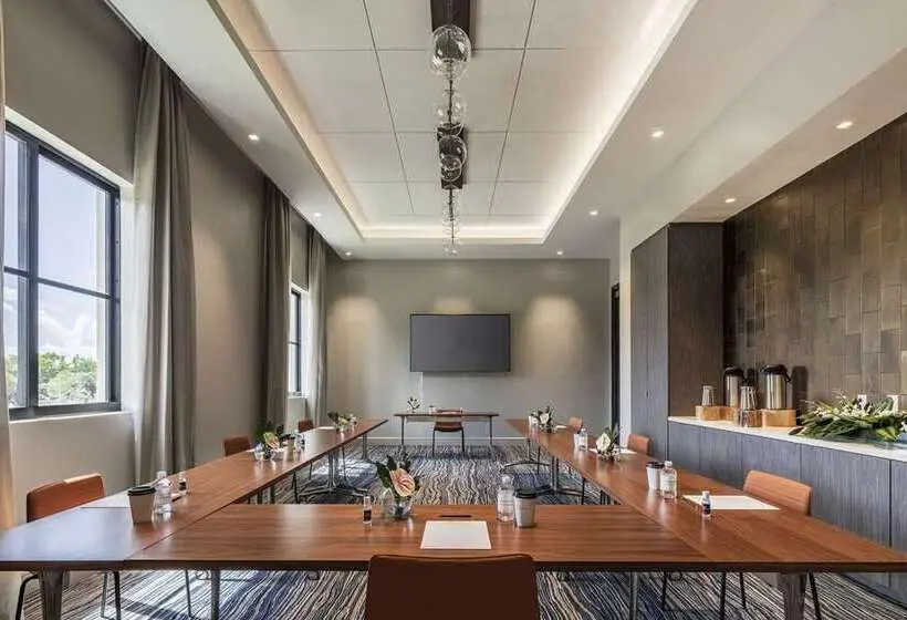 THesis Hotel Miami Coral Gables, Curio Collection by Hilton