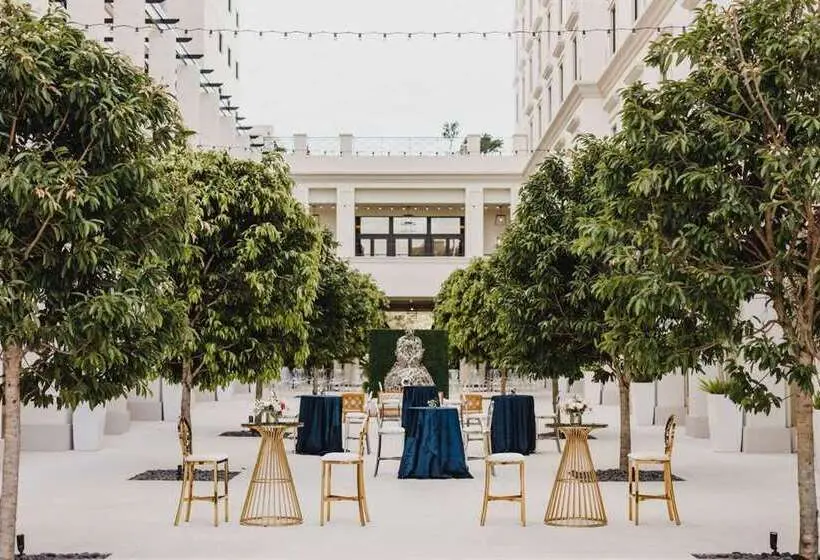 THesis Hotel Miami Coral Gables, Curio Collection by Hilton