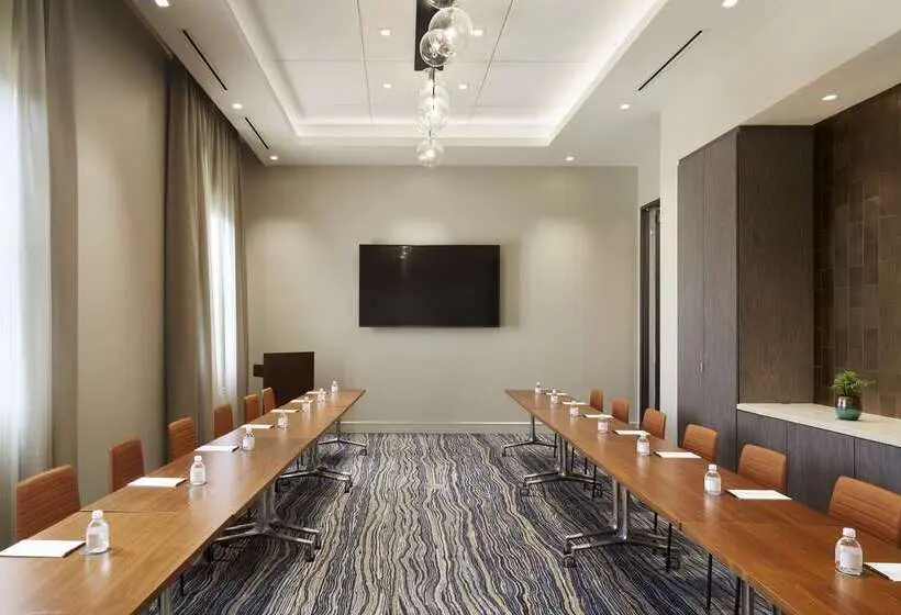THesis Hotel Miami Coral Gables, Curio Collection by Hilton