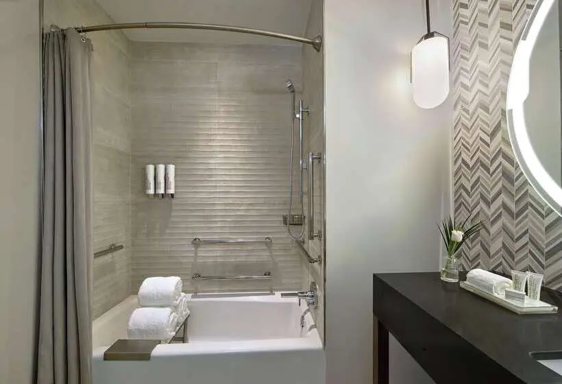 THesis Hotel Miami Coral Gables, Curio Collection by Hilton