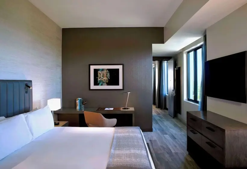THesis Hotel Miami Coral Gables, Curio Collection by Hilton