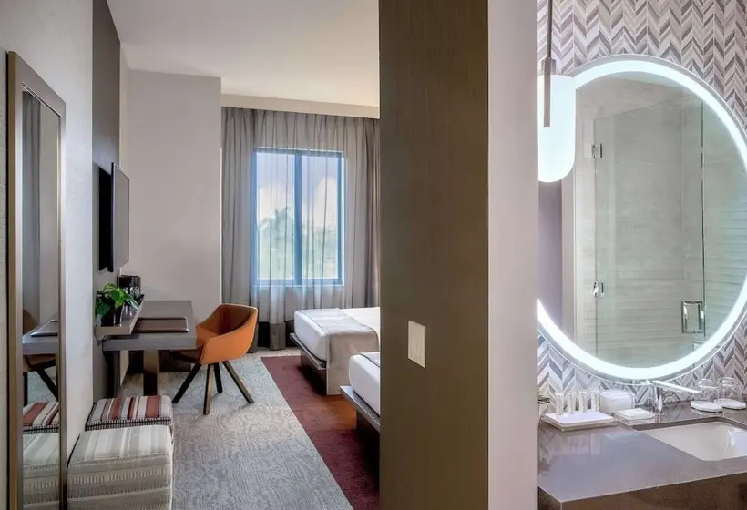 THesis Hotel Miami Coral Gables, Curio Collection by Hilton