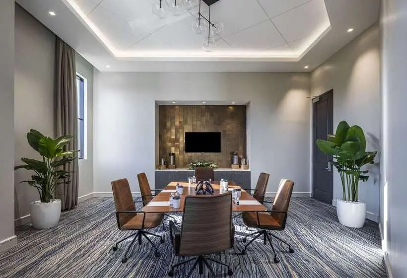 THesis Hotel Miami Coral Gables, Curio Collection by Hilton