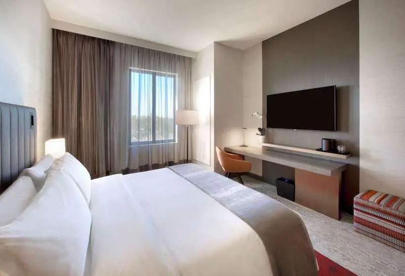 THesis Hotel Miami Coral Gables, Curio Collection by Hilton