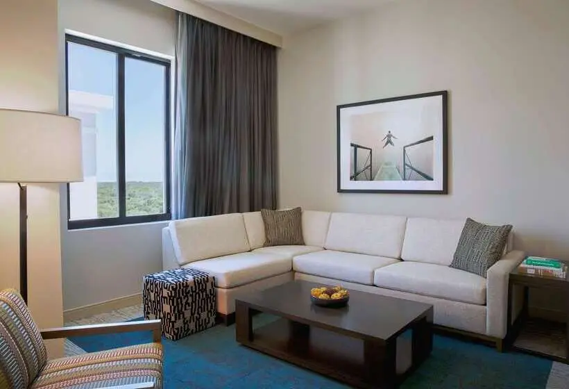 THesis Hotel Miami Coral Gables, Curio Collection by Hilton