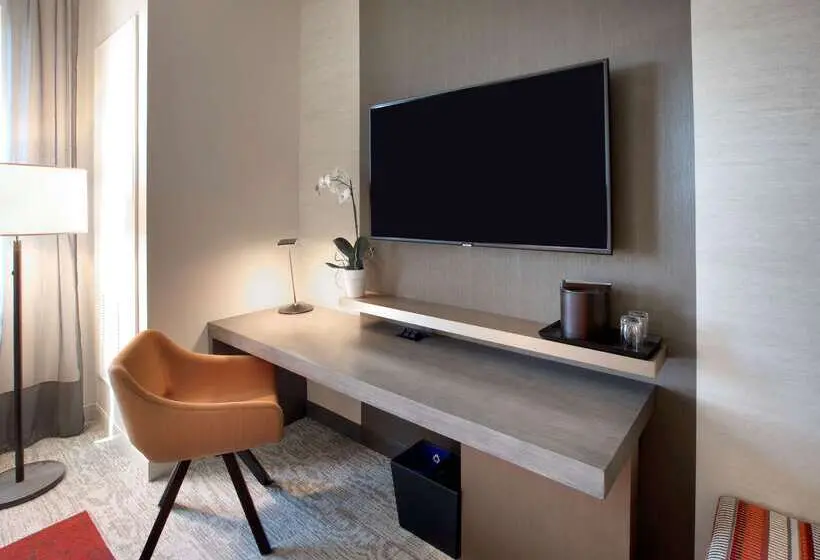 THesis Hotel Miami Coral Gables, Curio Collection by Hilton