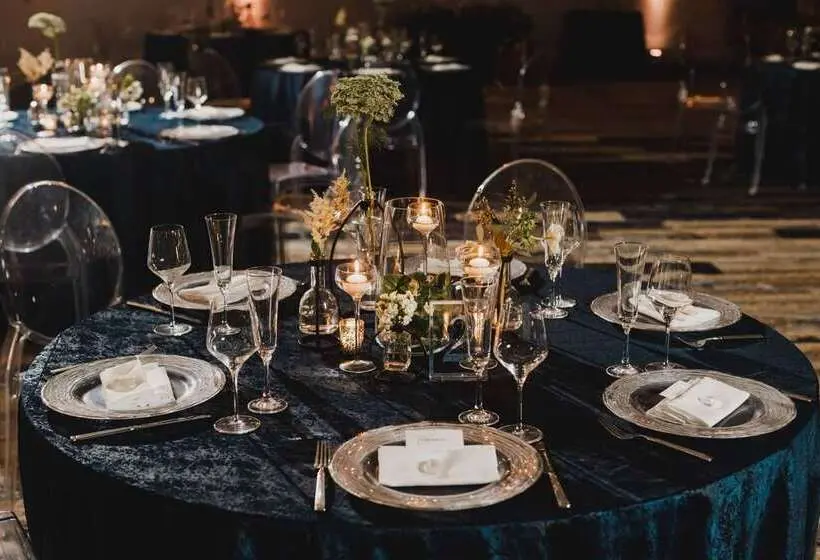 THesis Hotel Miami Coral Gables, Curio Collection by Hilton