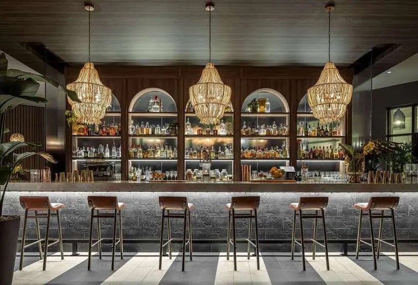 THesis Hotel Miami Coral Gables, Curio Collection by Hilton