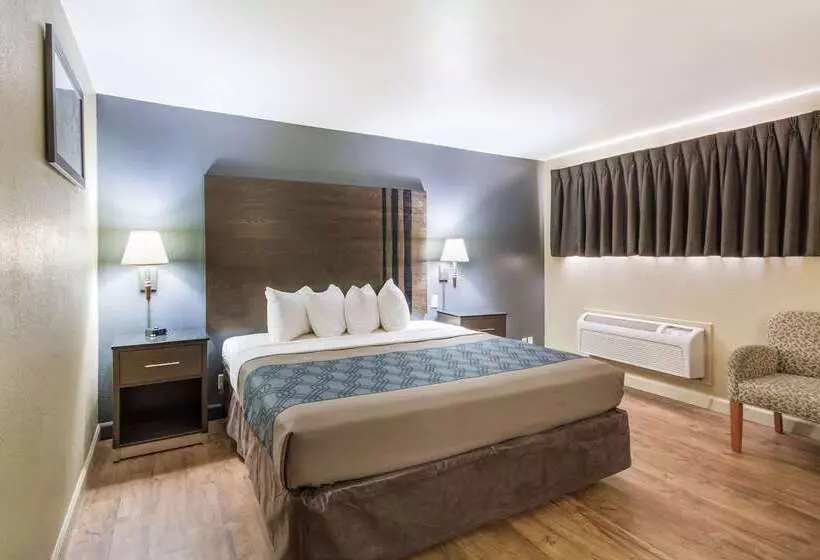 בית מלון כפרי Econo Lodge Inn & Suites I 35 At Shawnee Mission