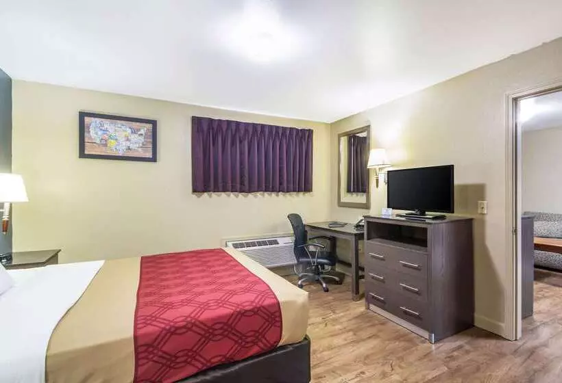 בית מלון כפרי Econo Lodge Inn & Suites I 35 At Shawnee Mission