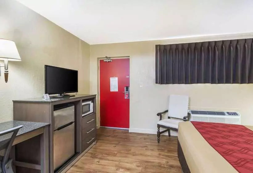 בית מלון כפרי Econo Lodge Inn & Suites I 35 At Shawnee Mission