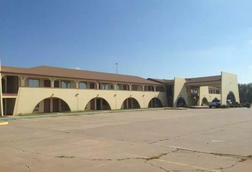 בית מלון כפרי Hometown Inn & Suites