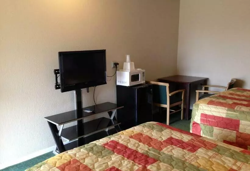 בית מלון כפרי Hometown Inn & Suites