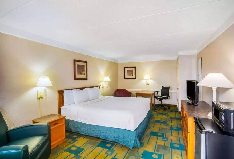 Otel Super 8 By Wyndham Eagle Pass