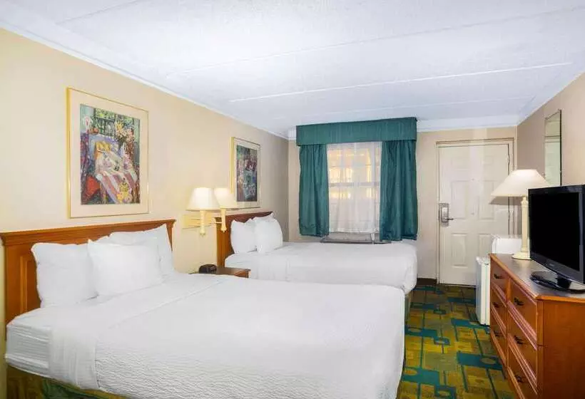 Otel Super 8 By Wyndham Eagle Pass