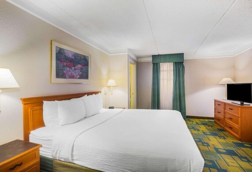 فندق Super 8 By Wyndham Eagle Pass