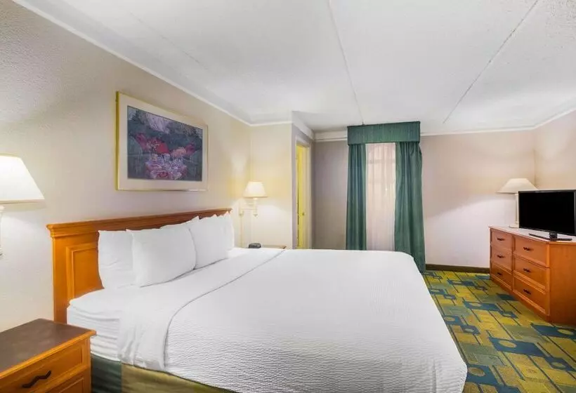 Otel Super 8 By Wyndham Eagle Pass