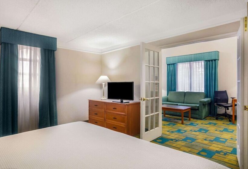 فندق Super 8 By Wyndham Eagle Pass