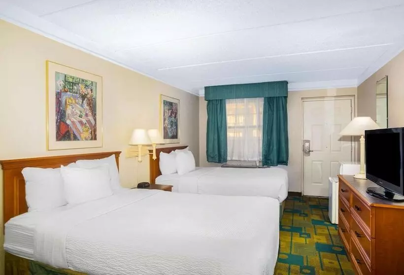 Otel Super 8 By Wyndham Eagle Pass