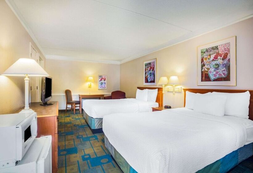 فندق Super 8 By Wyndham Eagle Pass