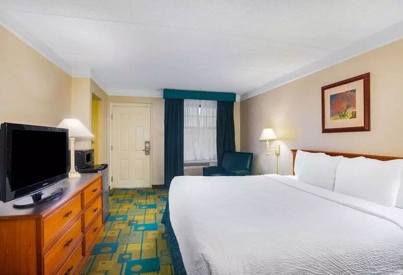 Otel Super 8 By Wyndham Eagle Pass