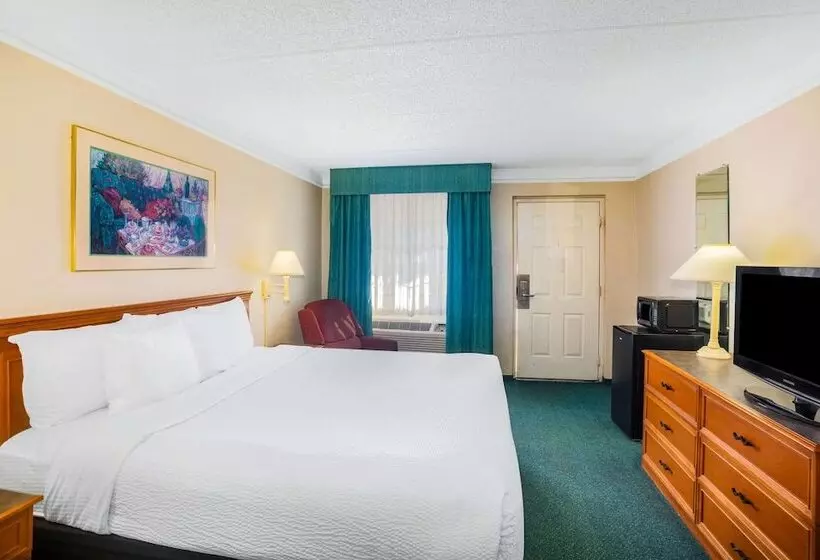 Otel Super 8 By Wyndham Eagle Pass