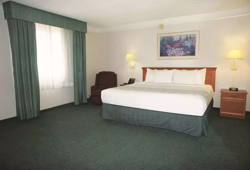 فندق Days Inn By Wyndham San Diego Vista