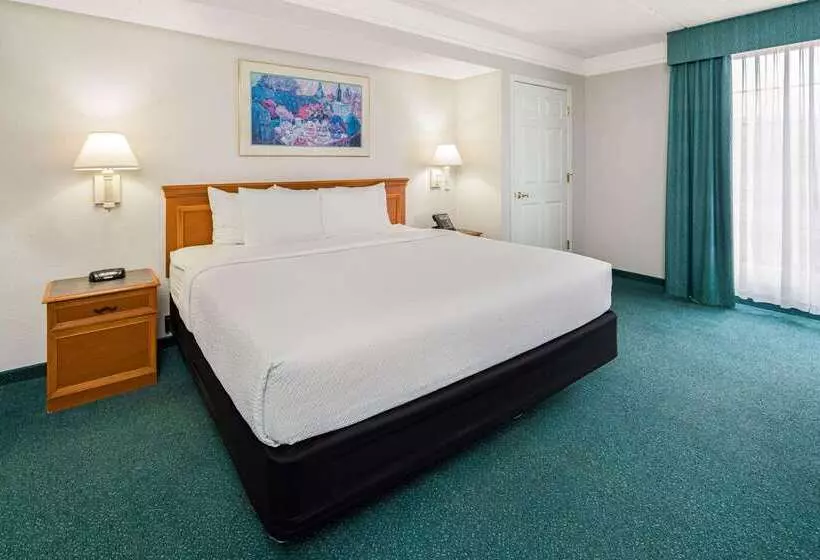 فندق Days Inn By Wyndham San Diego Vista