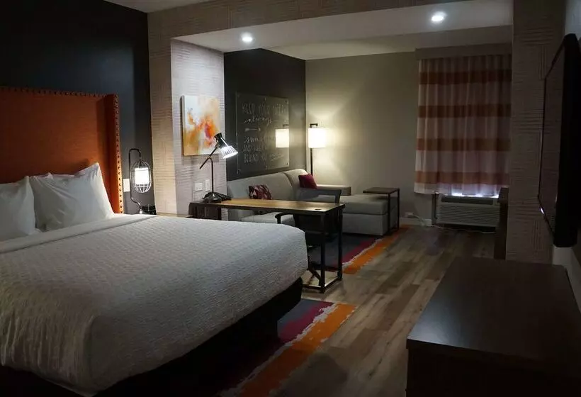 Отель La Quinta Inn & Suites By Wyndham Lewisville