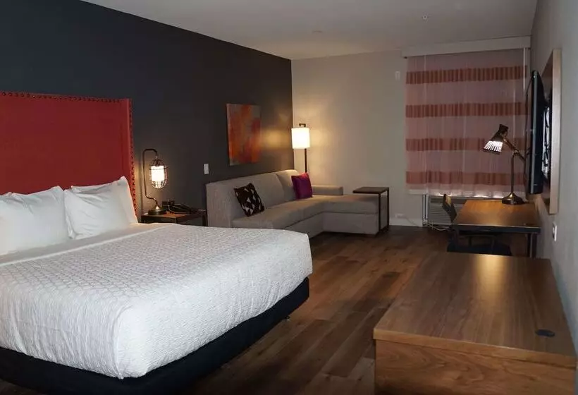 Отель La Quinta Inn & Suites By Wyndham Lewisville