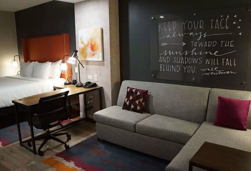 Отель La Quinta Inn & Suites By Wyndham Lewisville