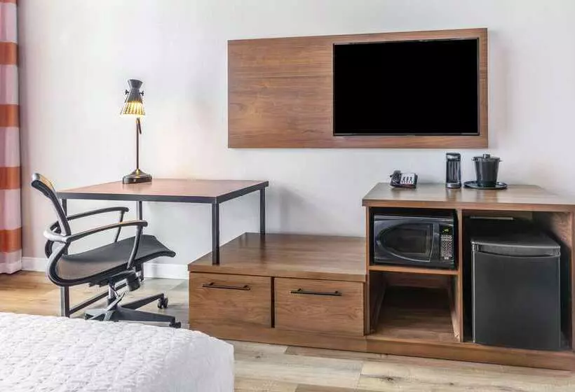 Отель La Quinta Inn & Suites By Wyndham Lewisville