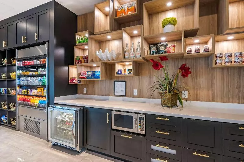 Отель Lafayette Motor Lodge