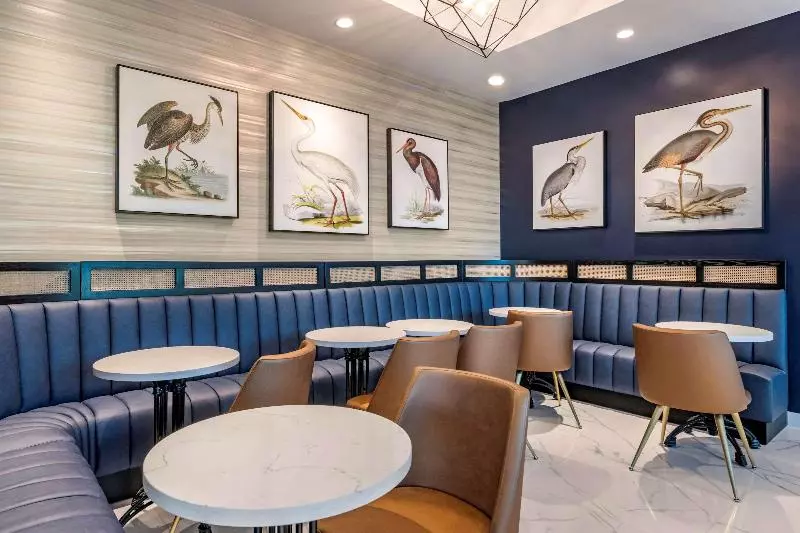 Отель Lafayette Motor Lodge