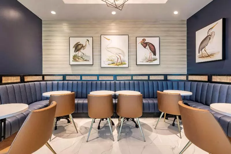 Отель Lafayette Motor Lodge