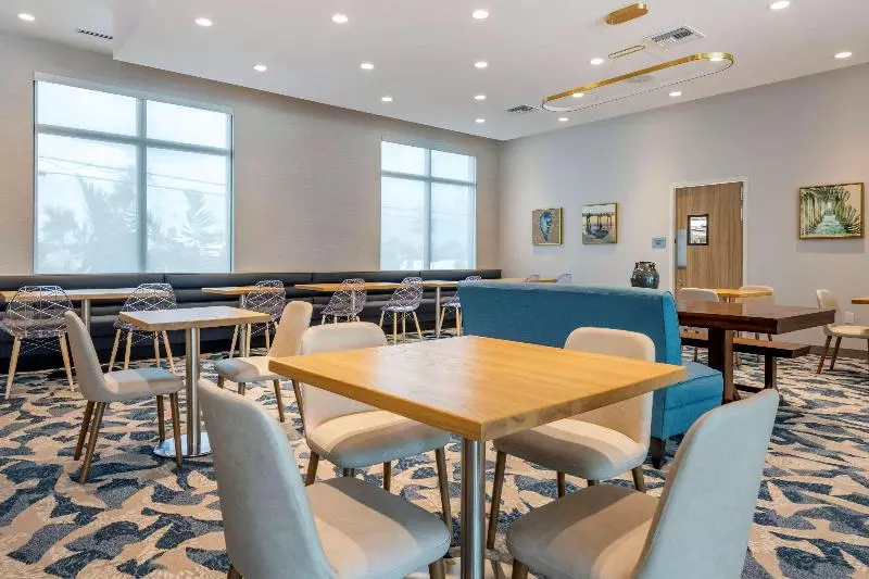 Отель Lafayette Motor Lodge