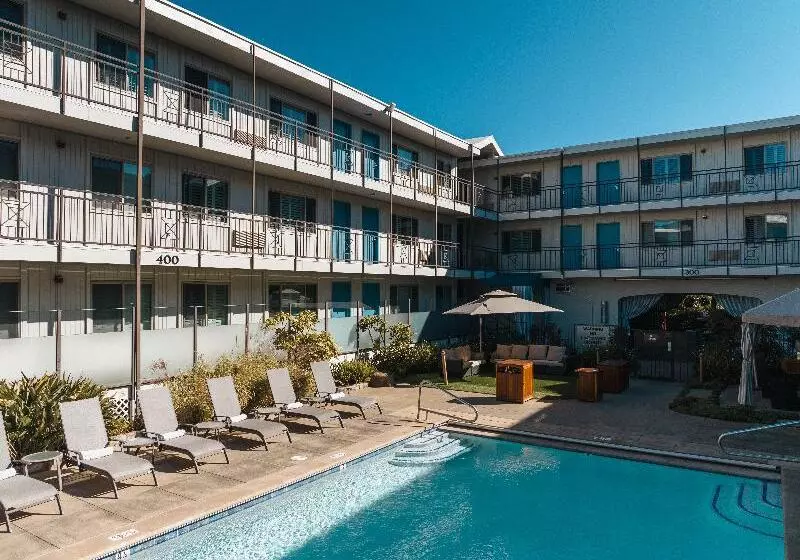 فندق Marin Suites