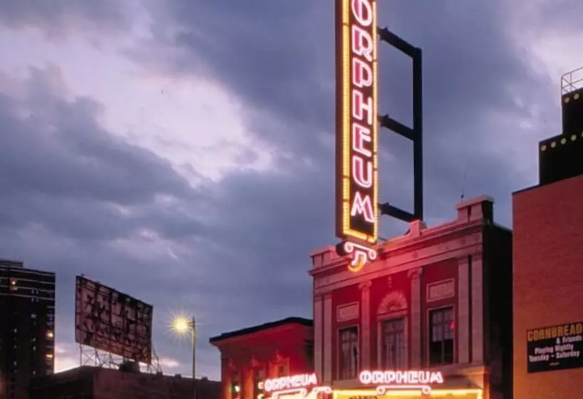 בית מלון כפרי Minneapolis Marriott City Center