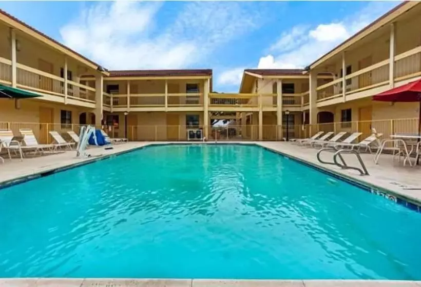 فندق Rodeway Inn