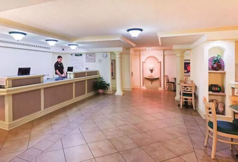 فندق Rodeway Inn