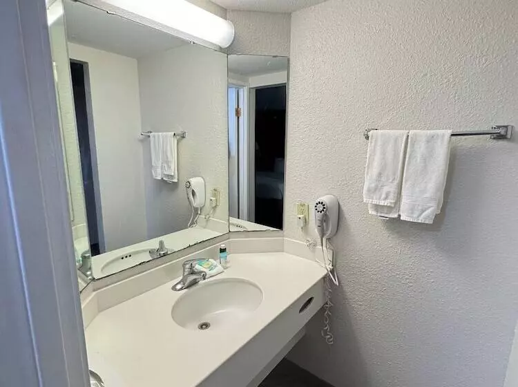 فندق Rodeway Inn