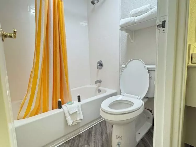 فندق Rodeway Inn