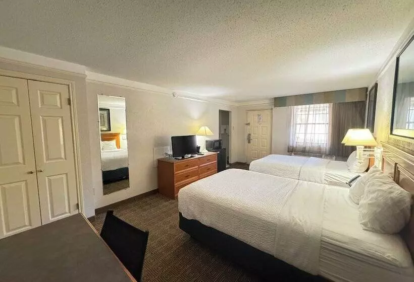 فندق Rodeway Inn