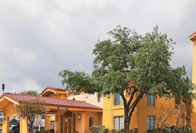 فندق Rodeway Inn