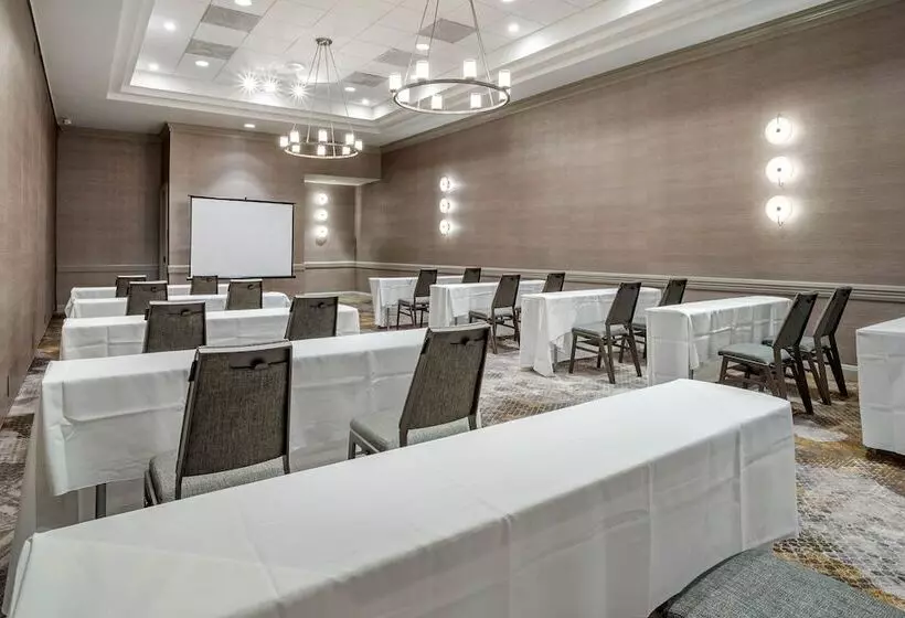 בית מלון כפרי Sheraton Suites Wilmington Downtown