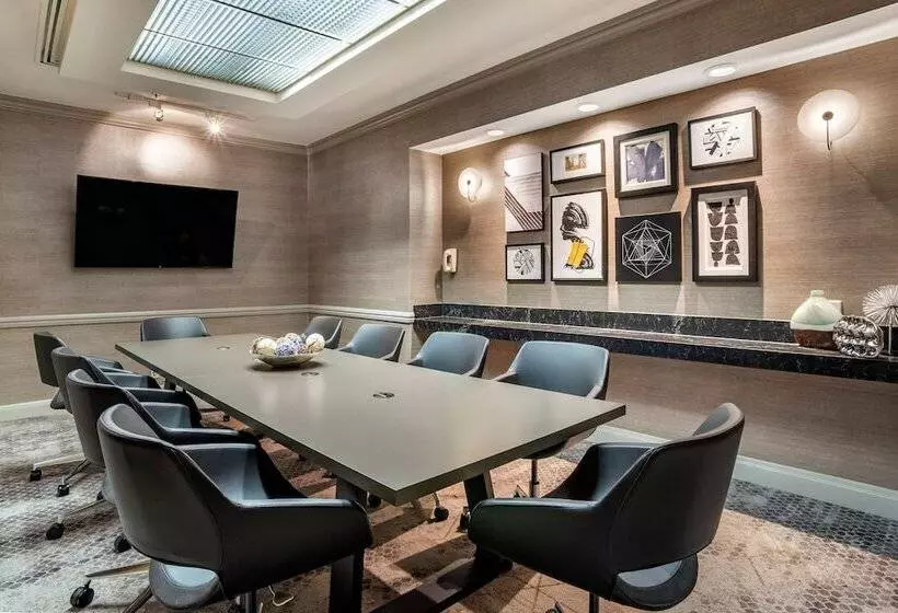 בית מלון כפרי Sheraton Suites Wilmington Downtown